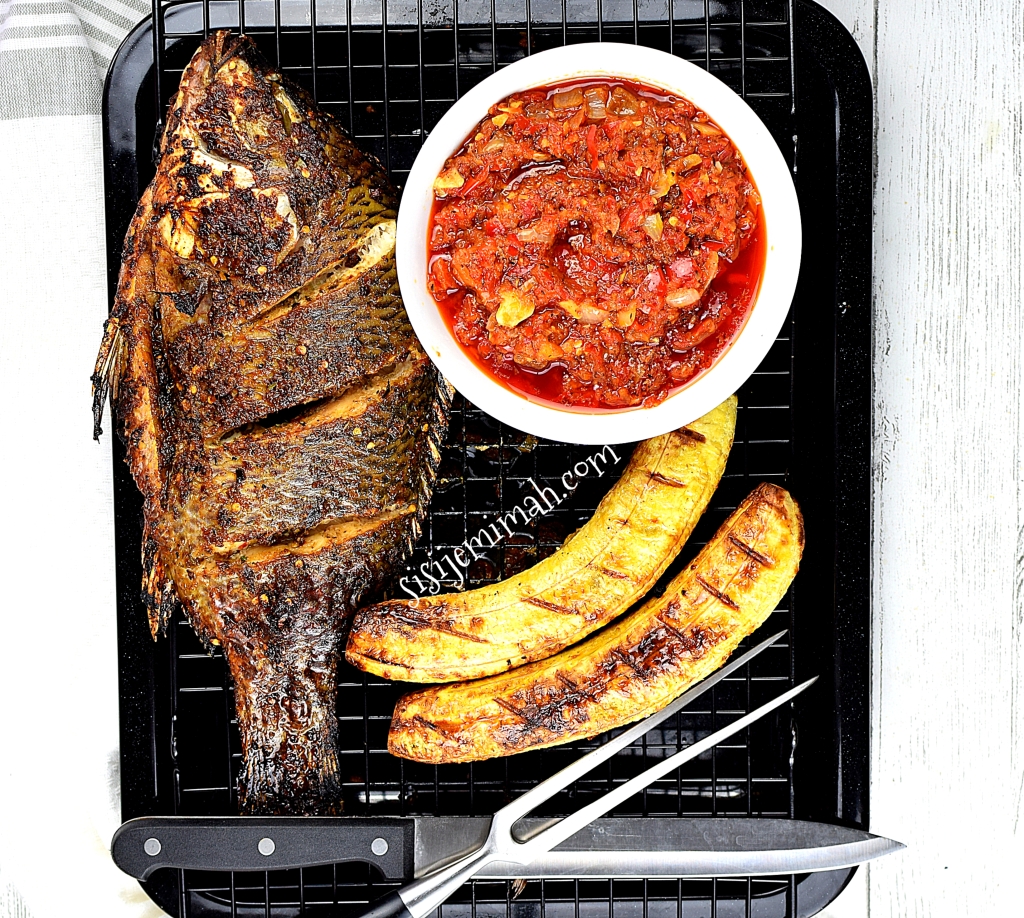 Roasted plantain with pepper sauce and grilled fish